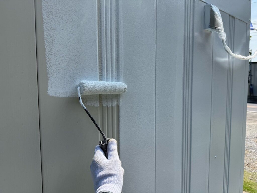 外壁下塗り（サビ止め）<br />
